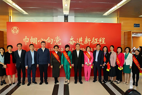 bwin必赢总裁龙平芳获评“宝安区三八红旗手”荣誉称号 